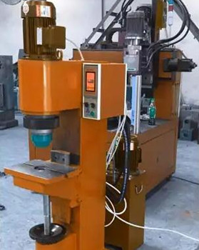 鉚接機廠家有哪些規格型號?